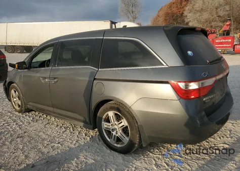 2011 Honda Odyssey Touring z USA, uszkodzony, nr VIN 5FNRL5H94BB036468